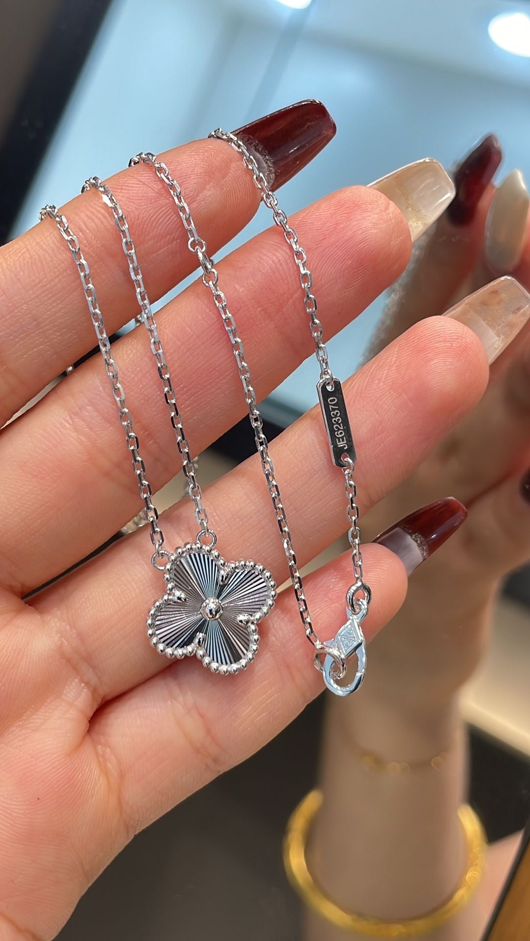 COLLIER VC MEDIUM SILVER